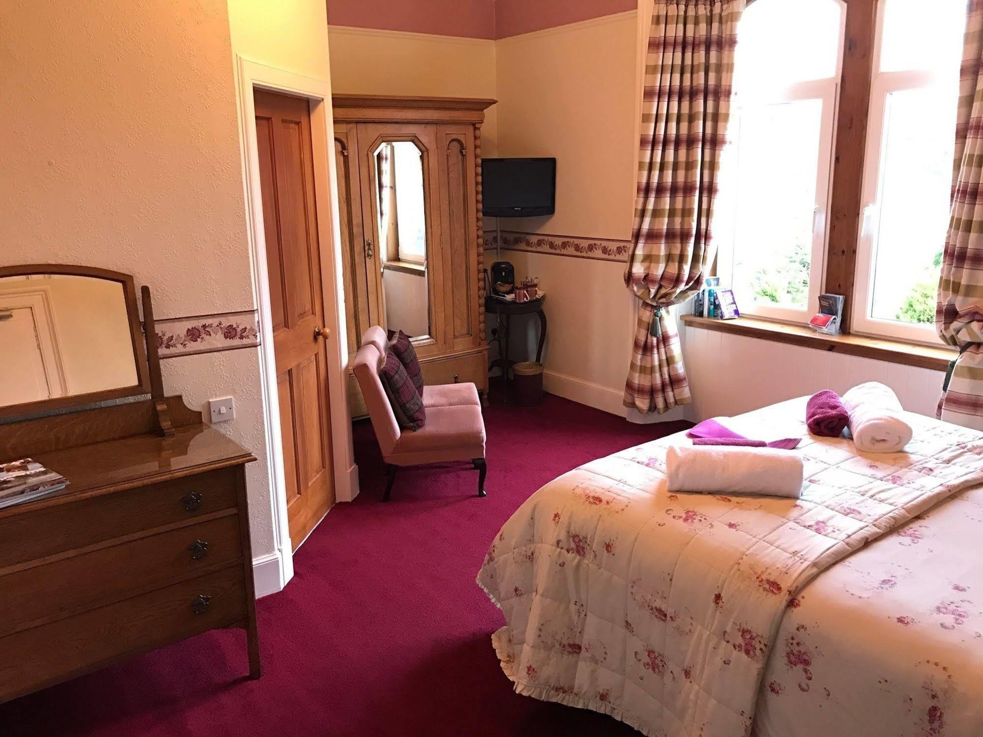 Rossmor Bed & Breakfast Grantown-on-Spey Exterior photo