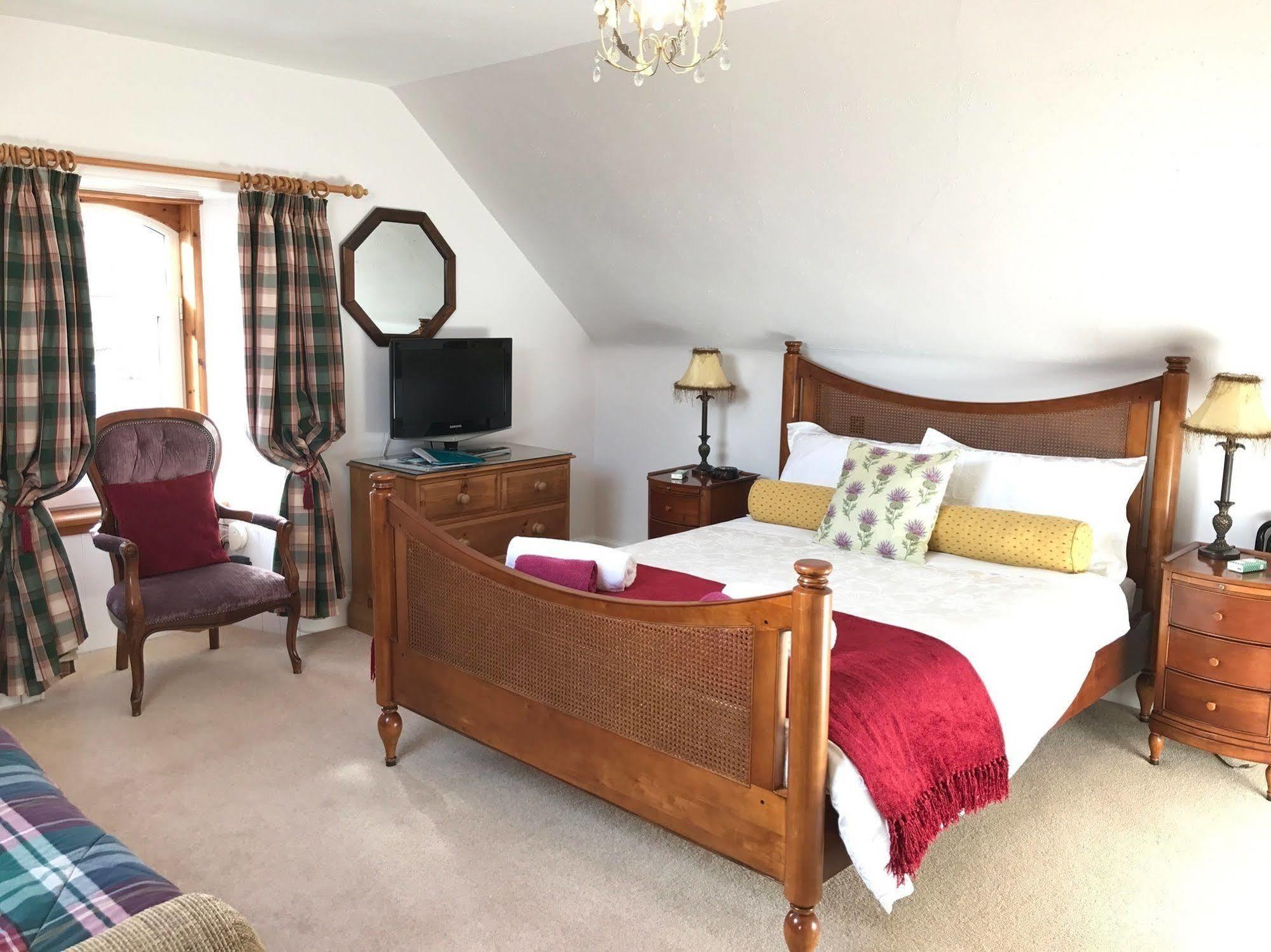 Rossmor Bed & Breakfast Grantown-on-Spey Exterior photo