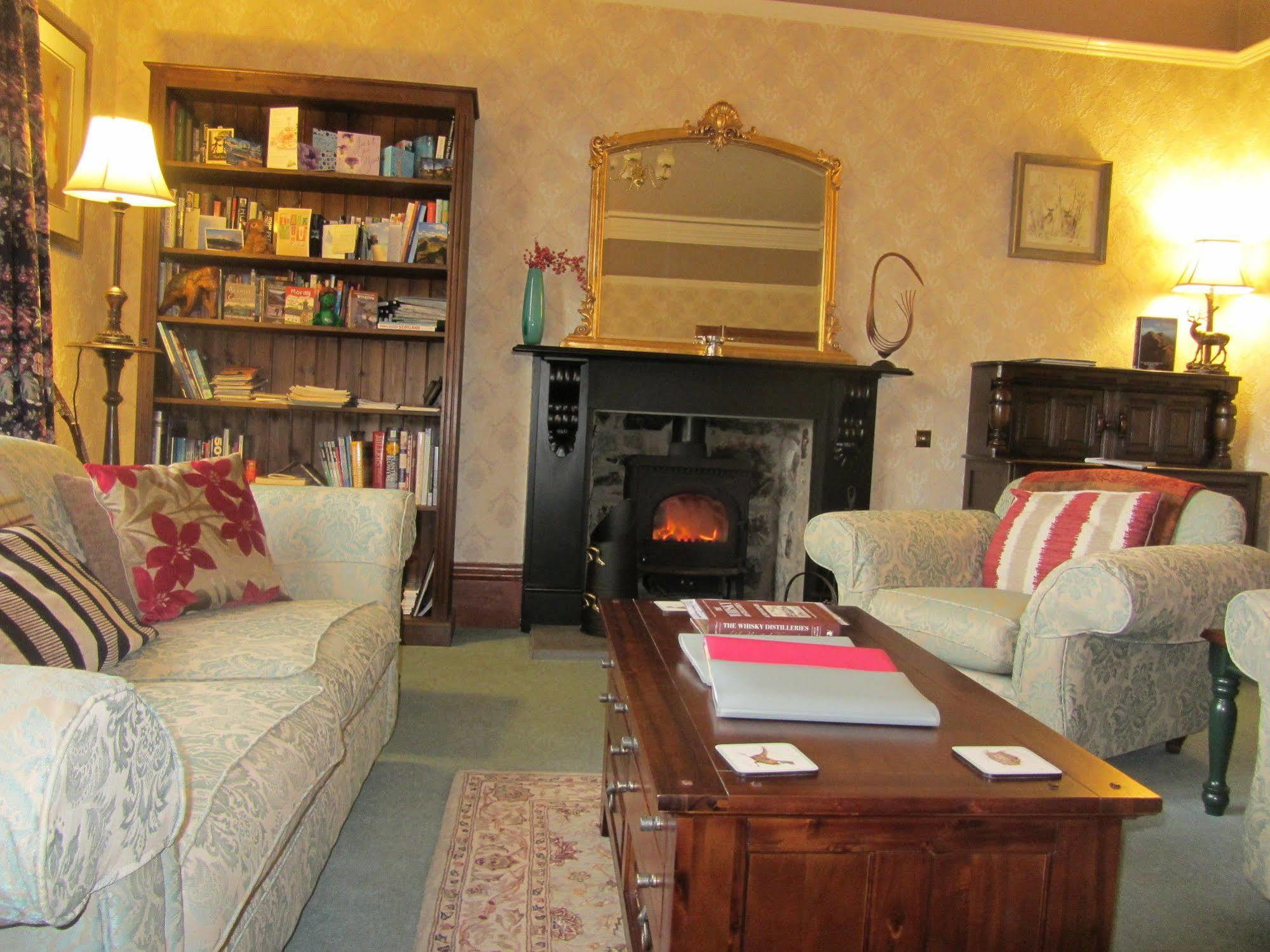 Rossmor Bed & Breakfast Grantown-on-Spey Exterior photo