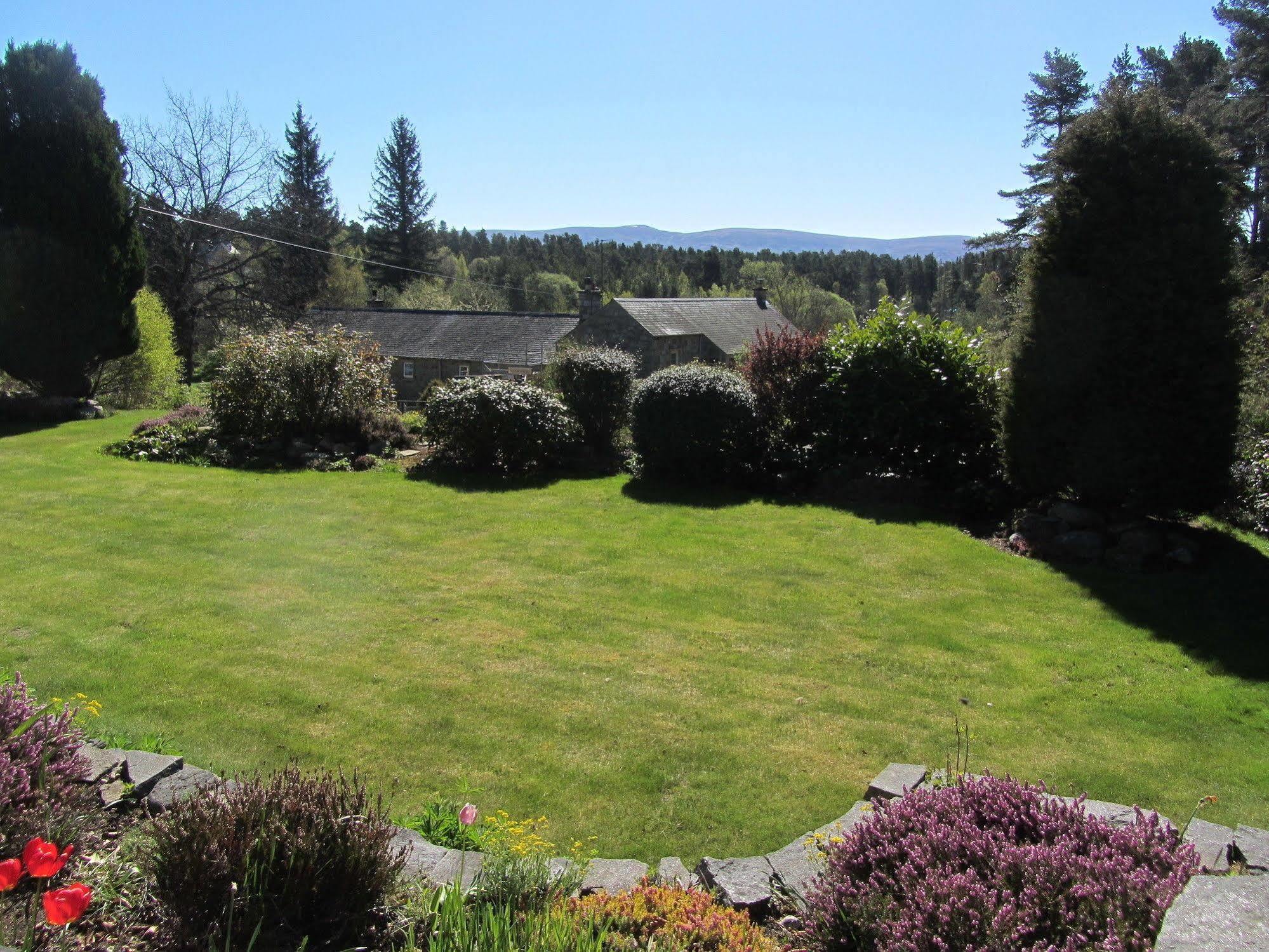 Rossmor Bed & Breakfast Grantown-on-Spey Exterior photo